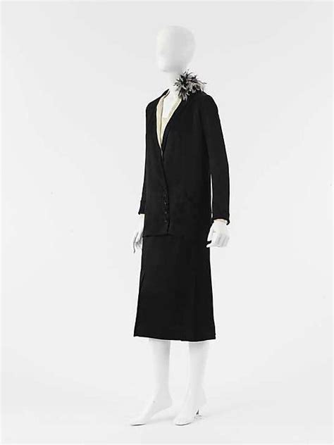 chanel apparel 1927 barrel design|Chanel suits meaning.